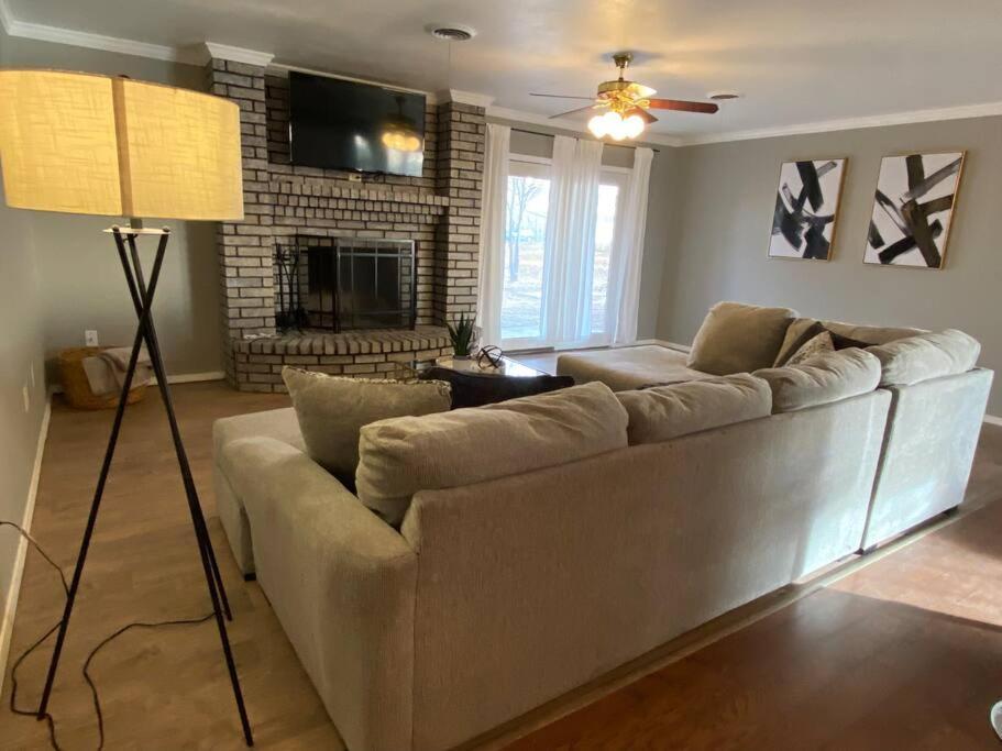 Large Modern Family Home! Soncy エクステリア 写真